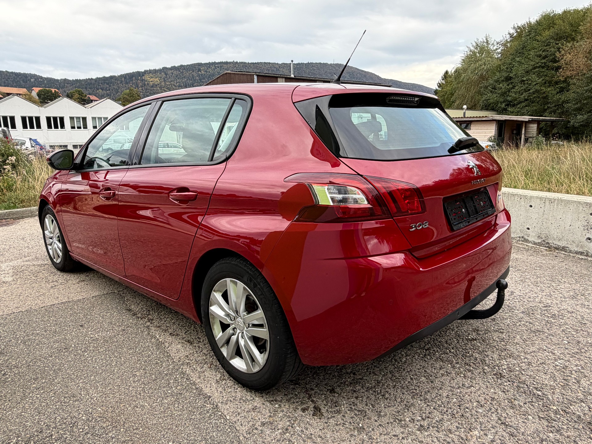 PEUGEOT 308 1.2 THP Style Automatic-image-2