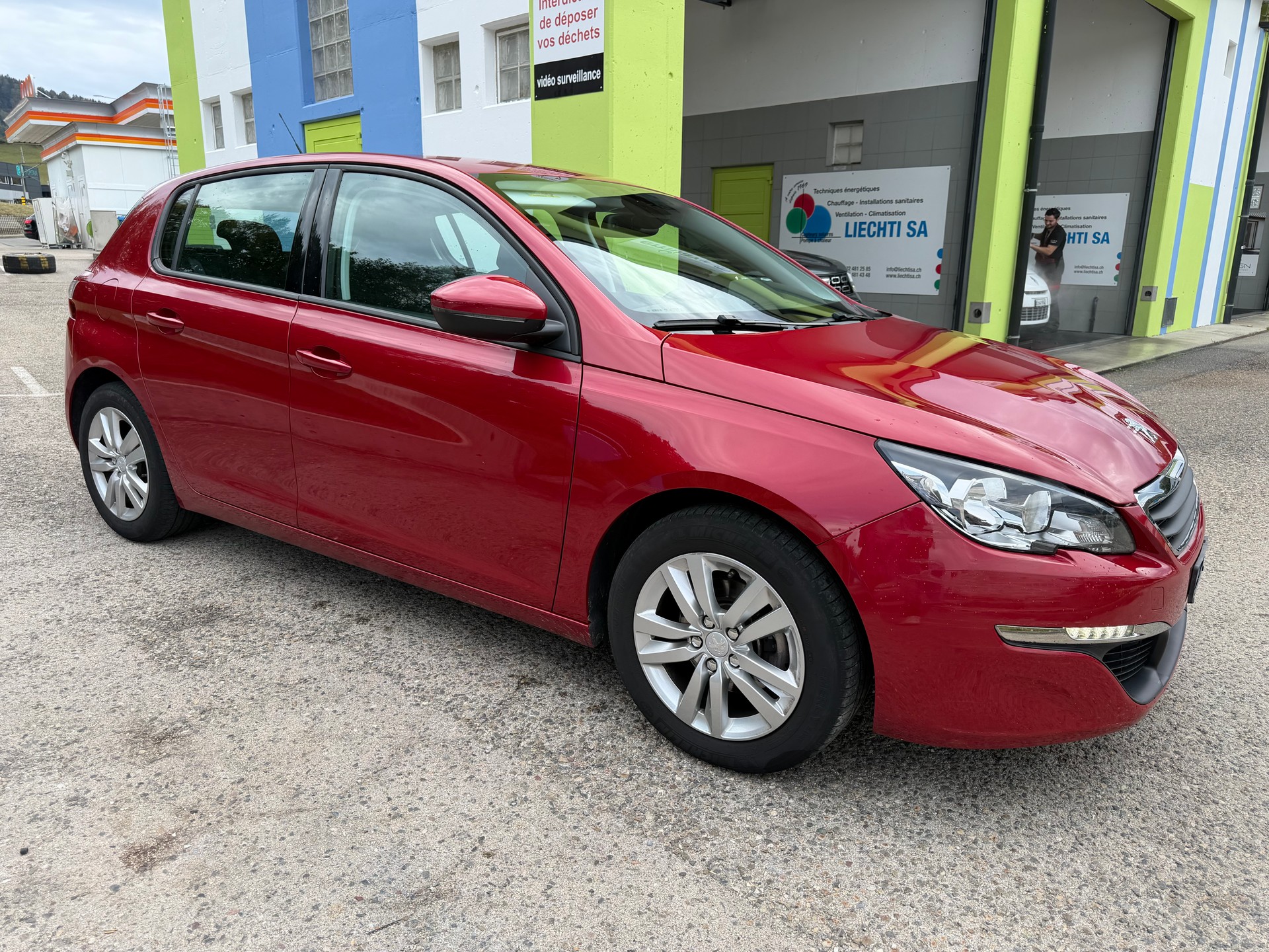PEUGEOT 308 1.2 THP Style Automatic-image-5