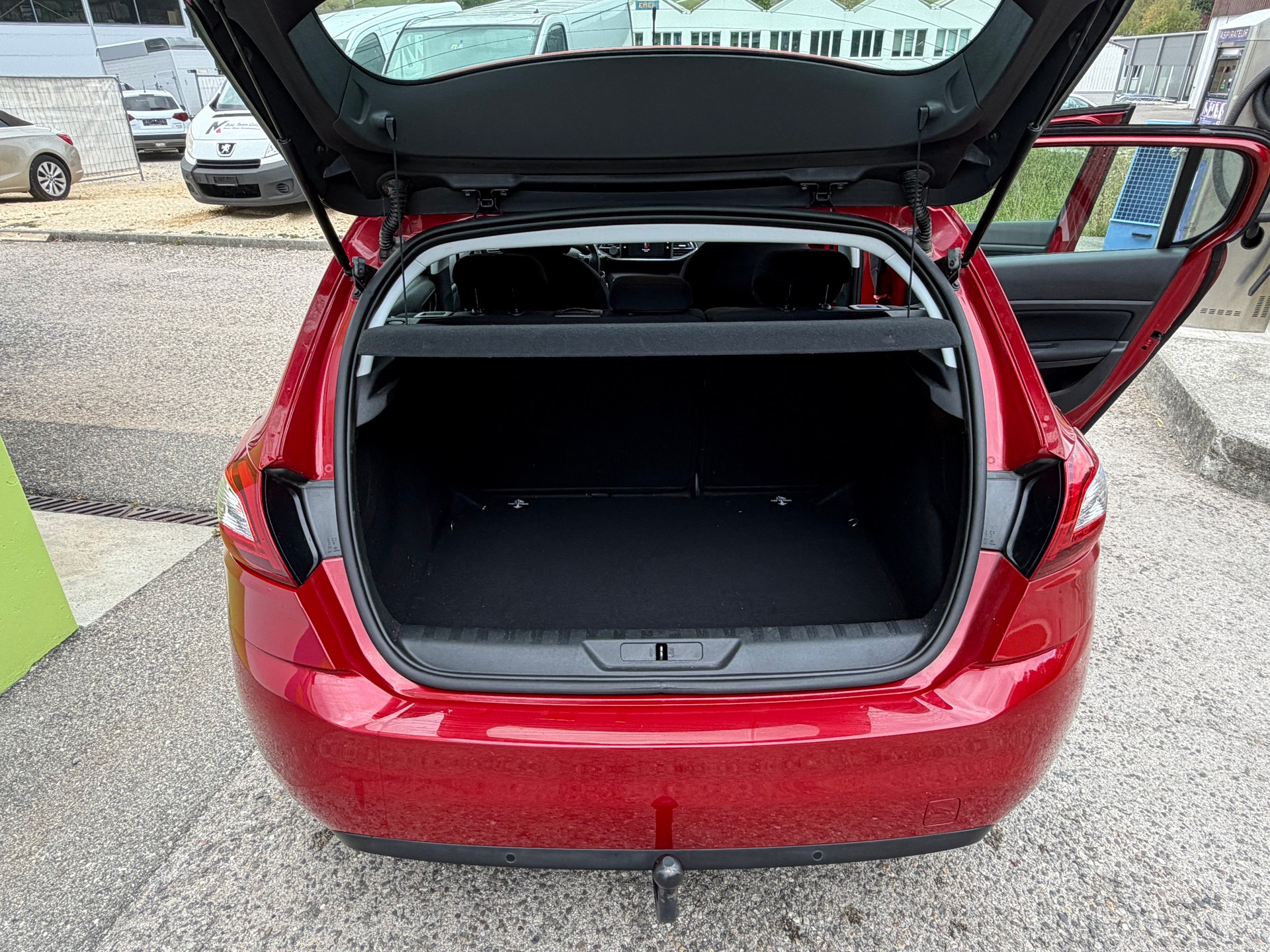 PEUGEOT 308 1.2 THP Style Automatic-image-8