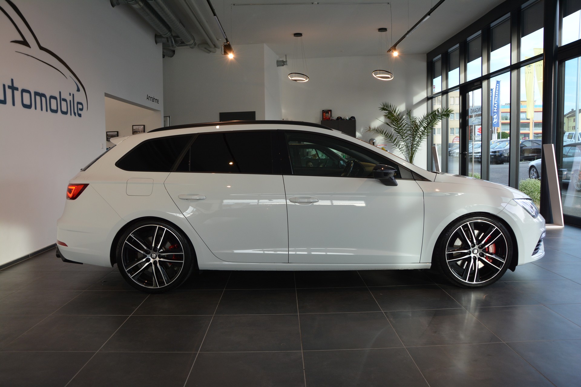 SEAT Leon ST 2.0 TSI Cupra 300 4 Drive DSG-image-6