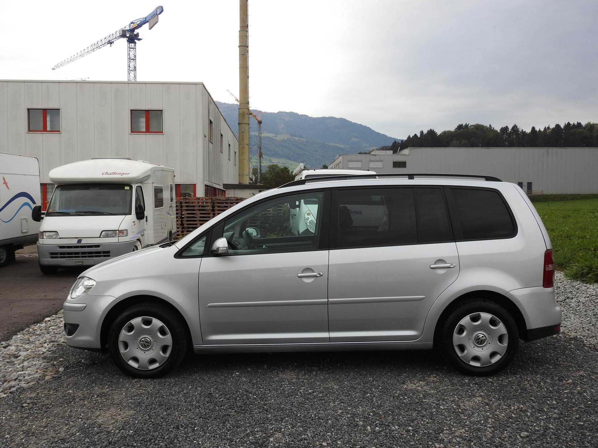 VW Touran 2.0 TDI Trendline-image-2