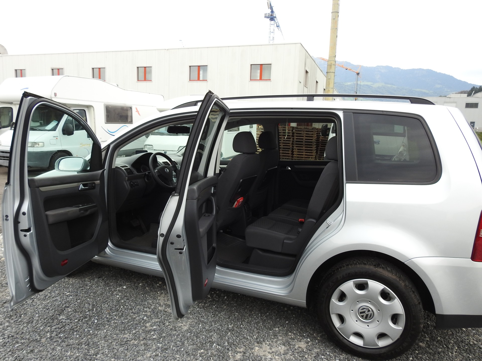 VW Touran 2.0 TDI Trendline-image-14
