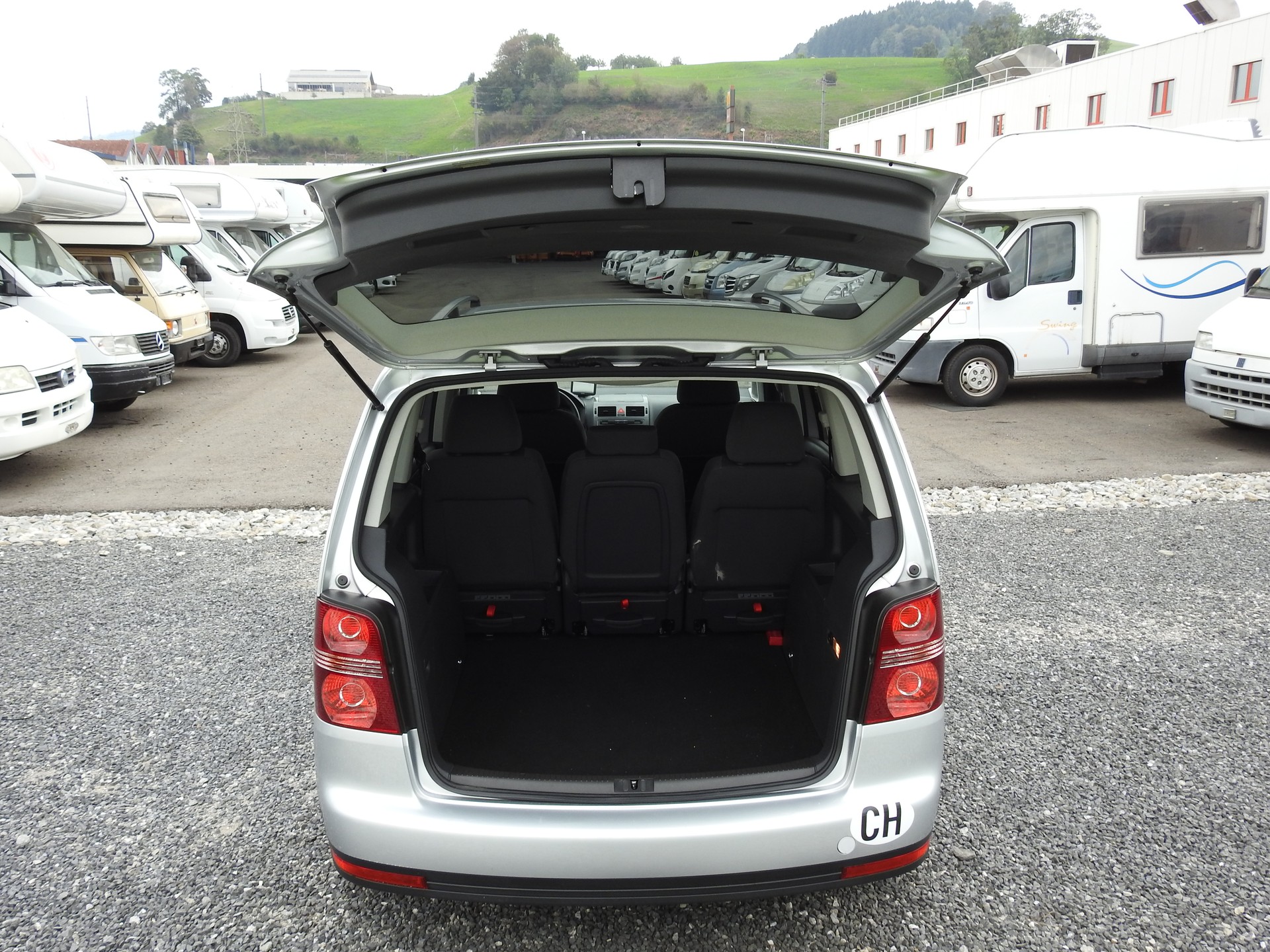 VW Touran 2.0 TDI Trendline-image-9