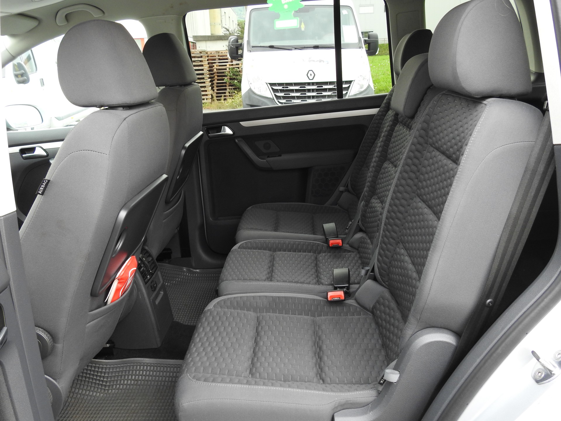 VW Touran 2.0 TDI Trendline-image-13