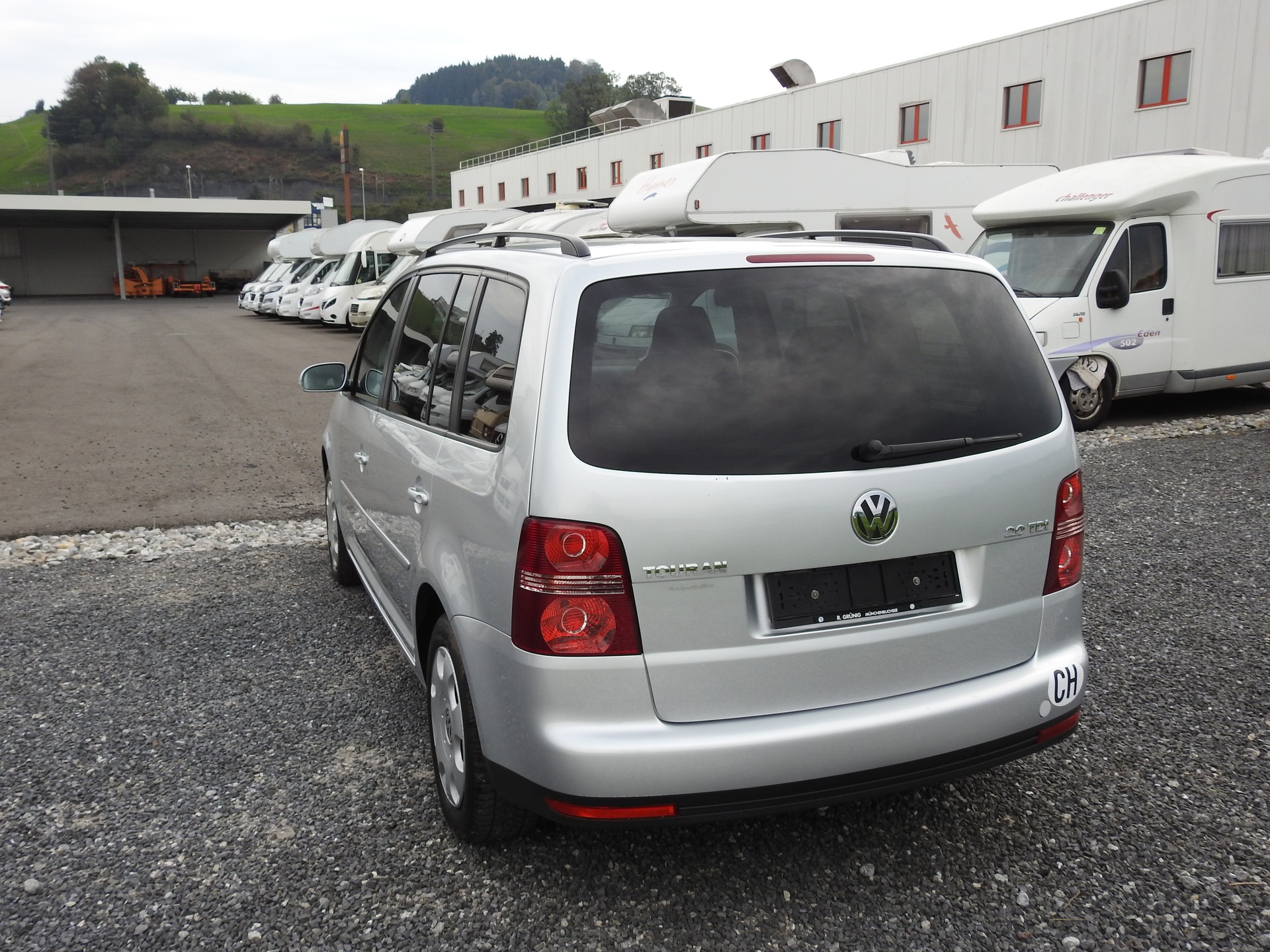 VW Touran 2.0 TDI Trendline-image-3