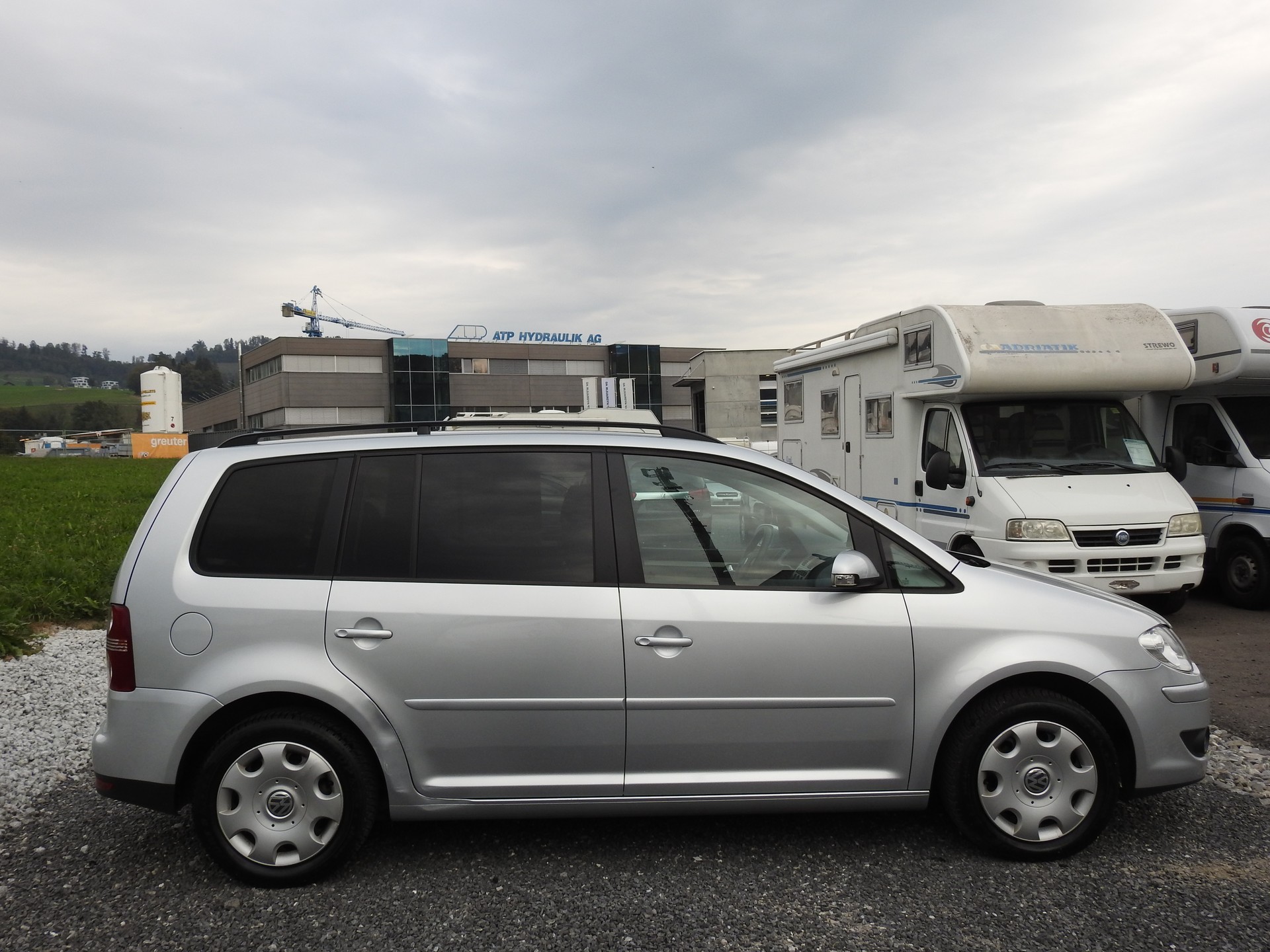 VW Touran 2.0 TDI Trendline-image-6