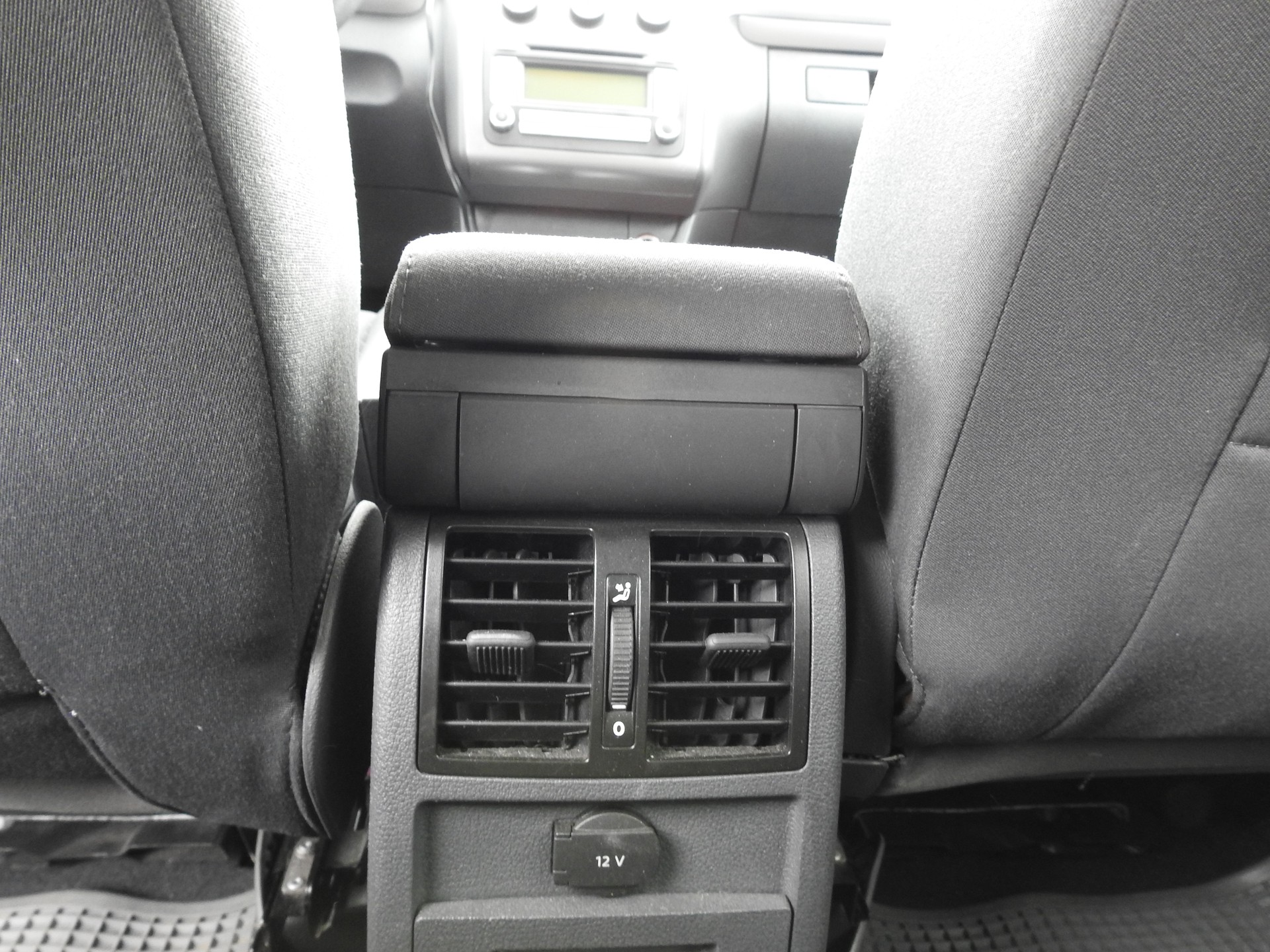 VW Touran 2.0 TDI Trendline-image-15