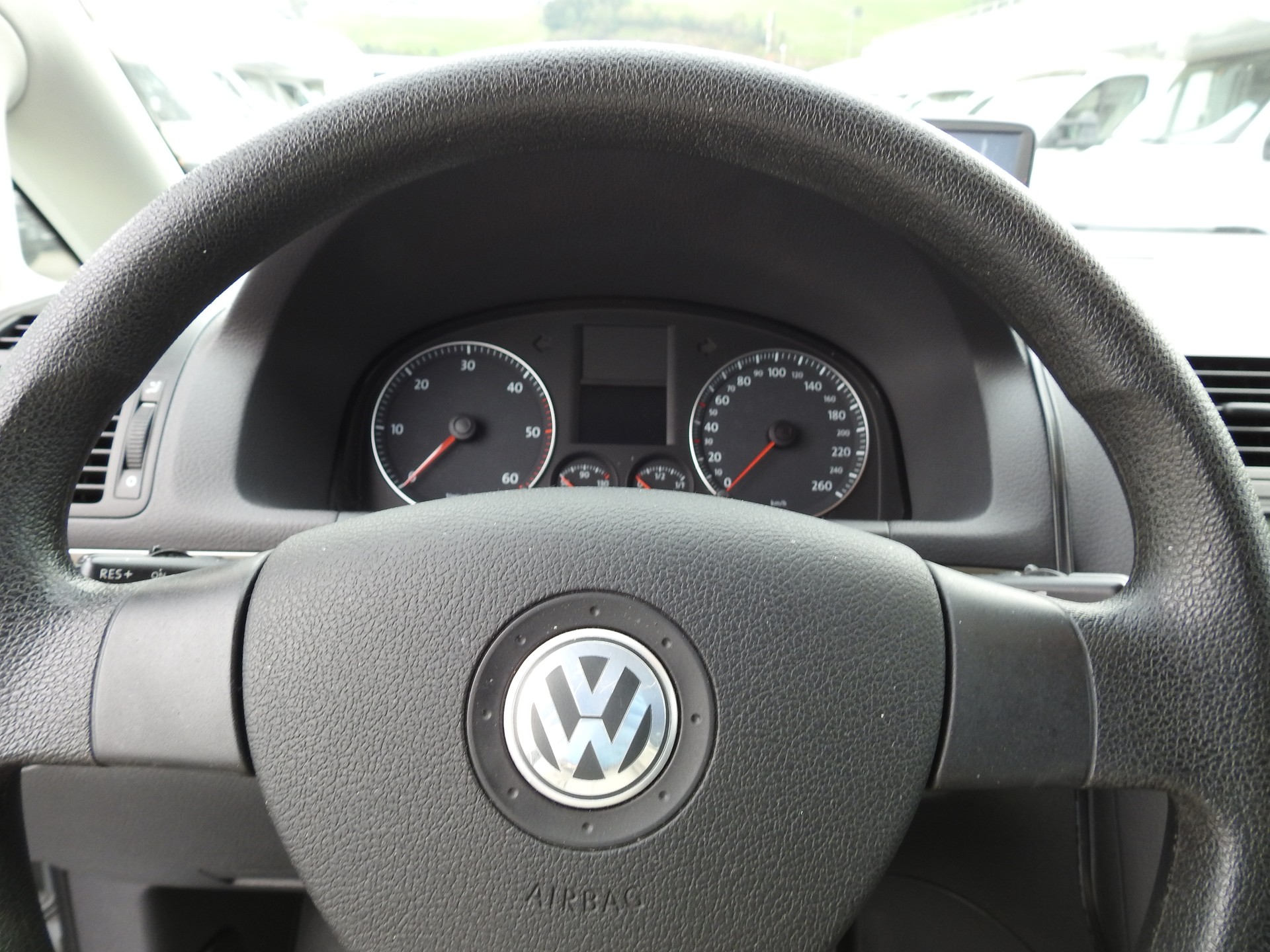 VW Touran 2.0 TDI Trendline-image-26