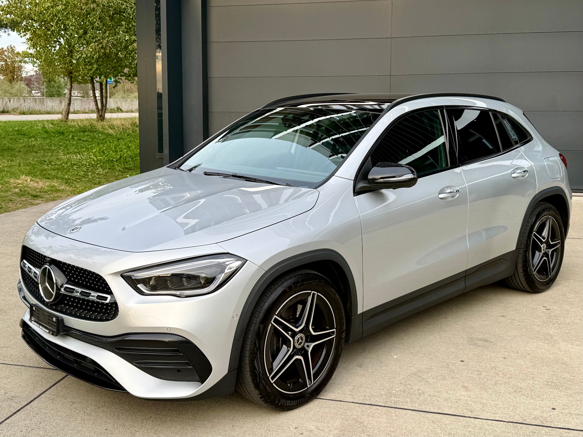 MERCEDES-BENZ GLA 250 4Matic AMG Line 8G-DCT-image-1