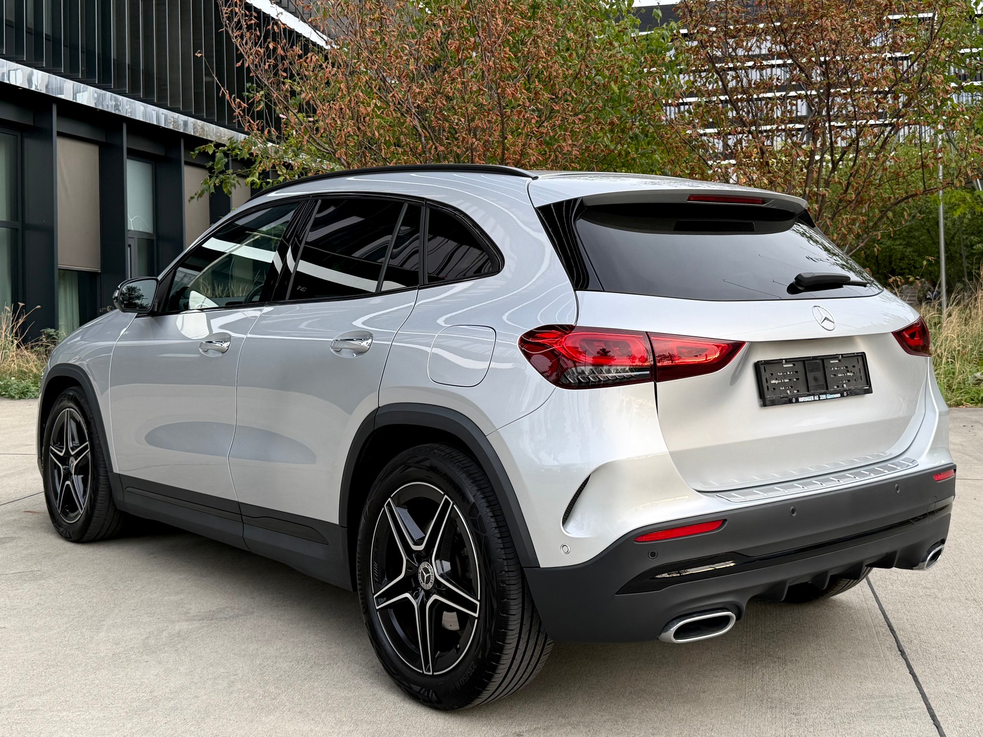 MERCEDES-BENZ GLA 250 4Matic AMG Line 8G-DCT-image-4