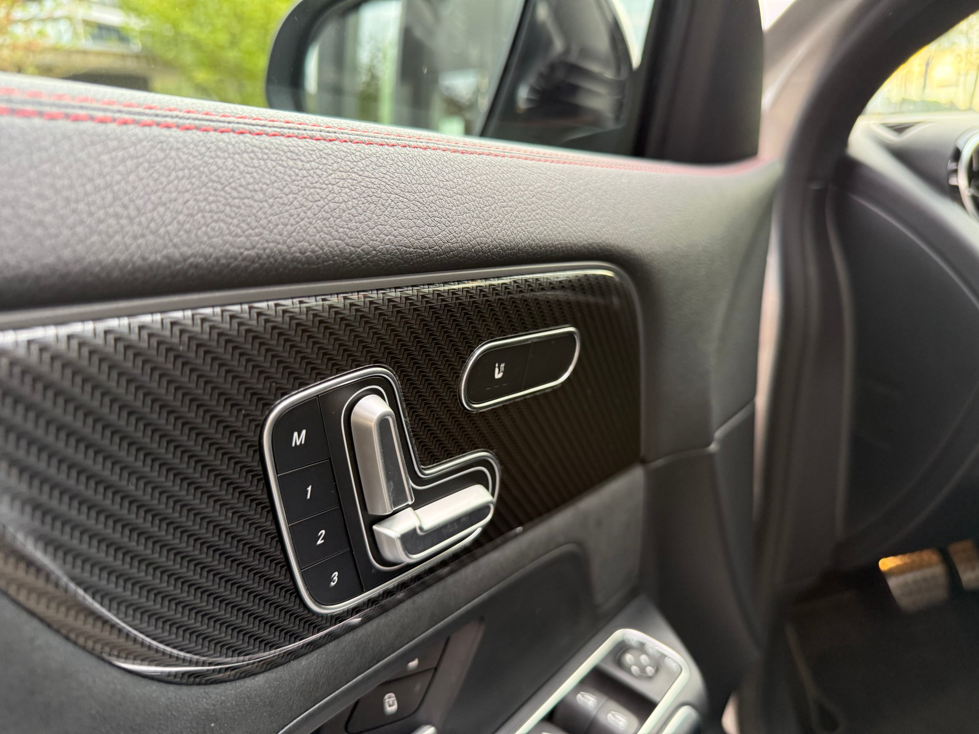MERCEDES-BENZ GLA 250 4Matic AMG Line 8G-DCT-image-10
