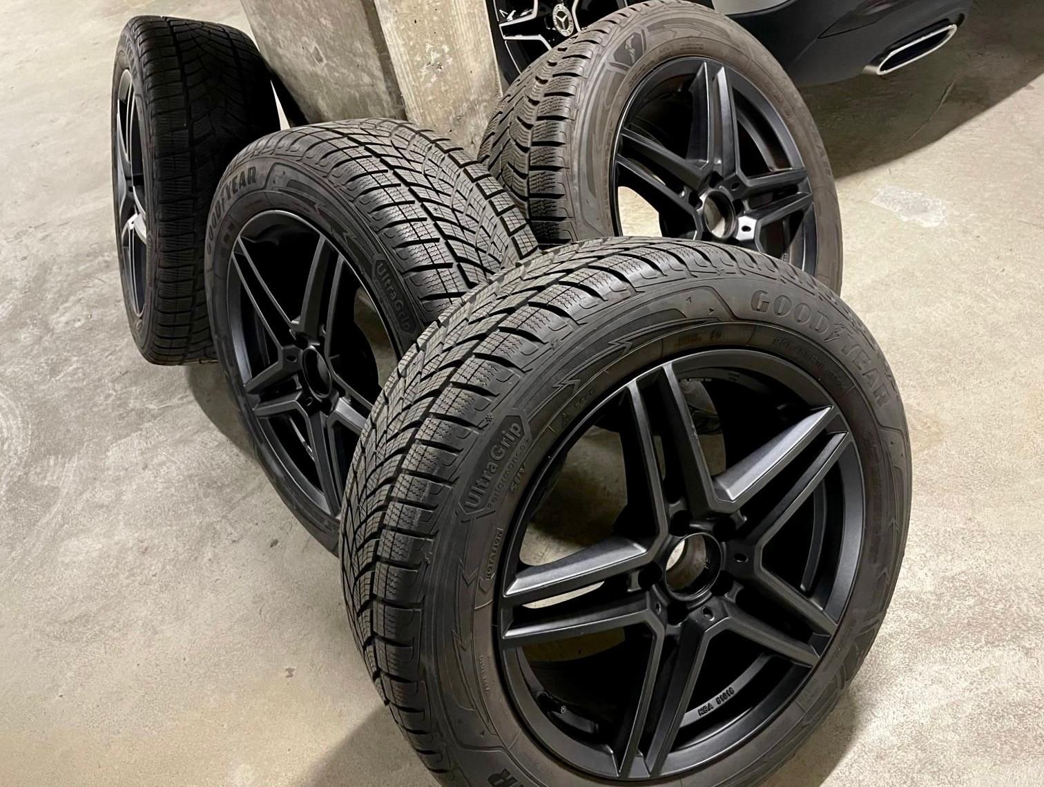 MERCEDES-BENZ GLA 250 4Matic AMG Line 8G-DCT-image-14