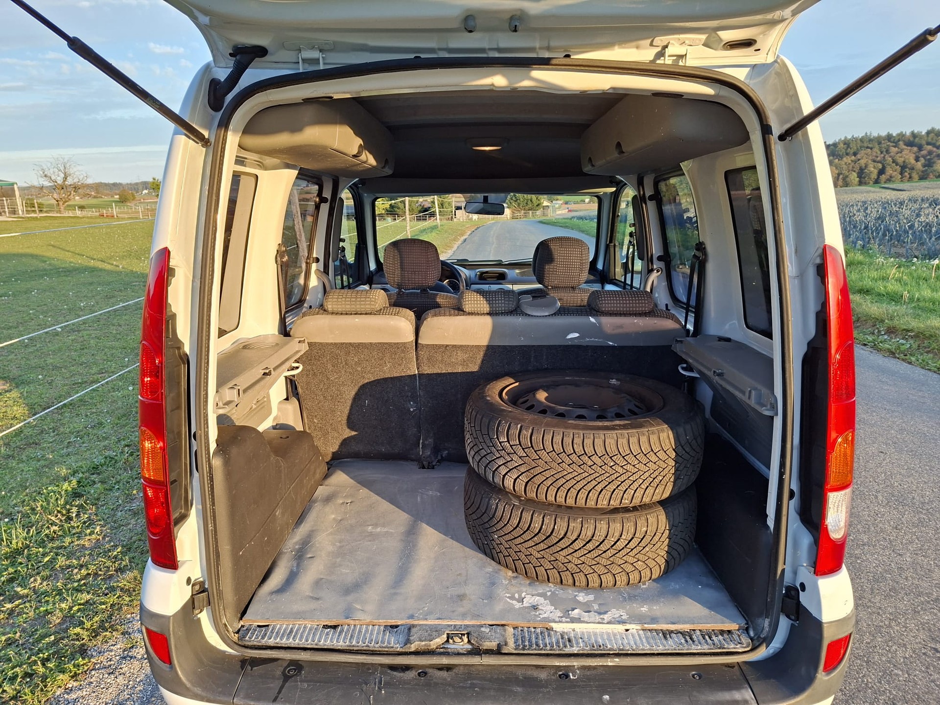 RENAULT Kangoo 1.6 16V Privilège-image-15