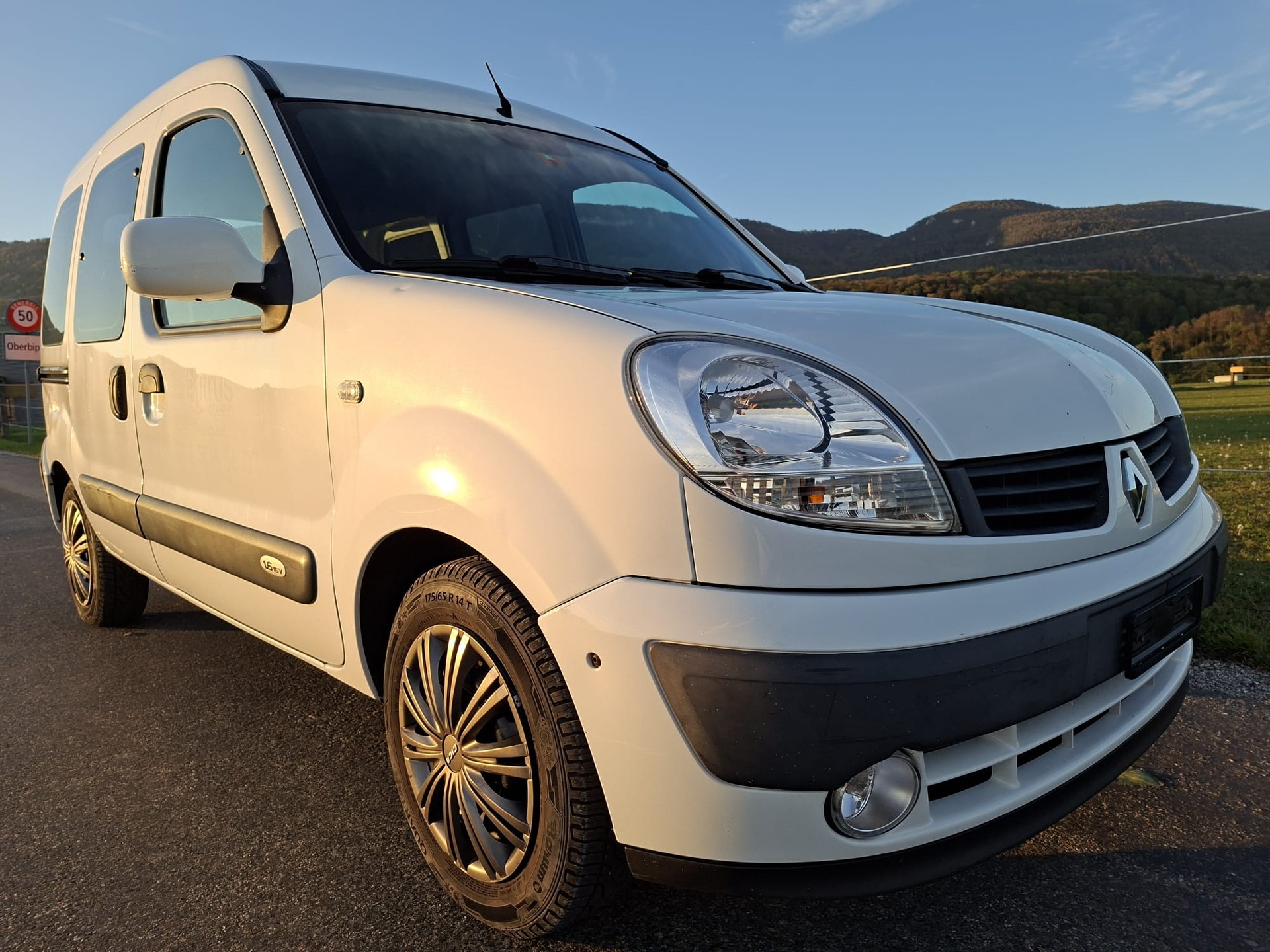 RENAULT Kangoo 1.6 16V Privilège-image-1