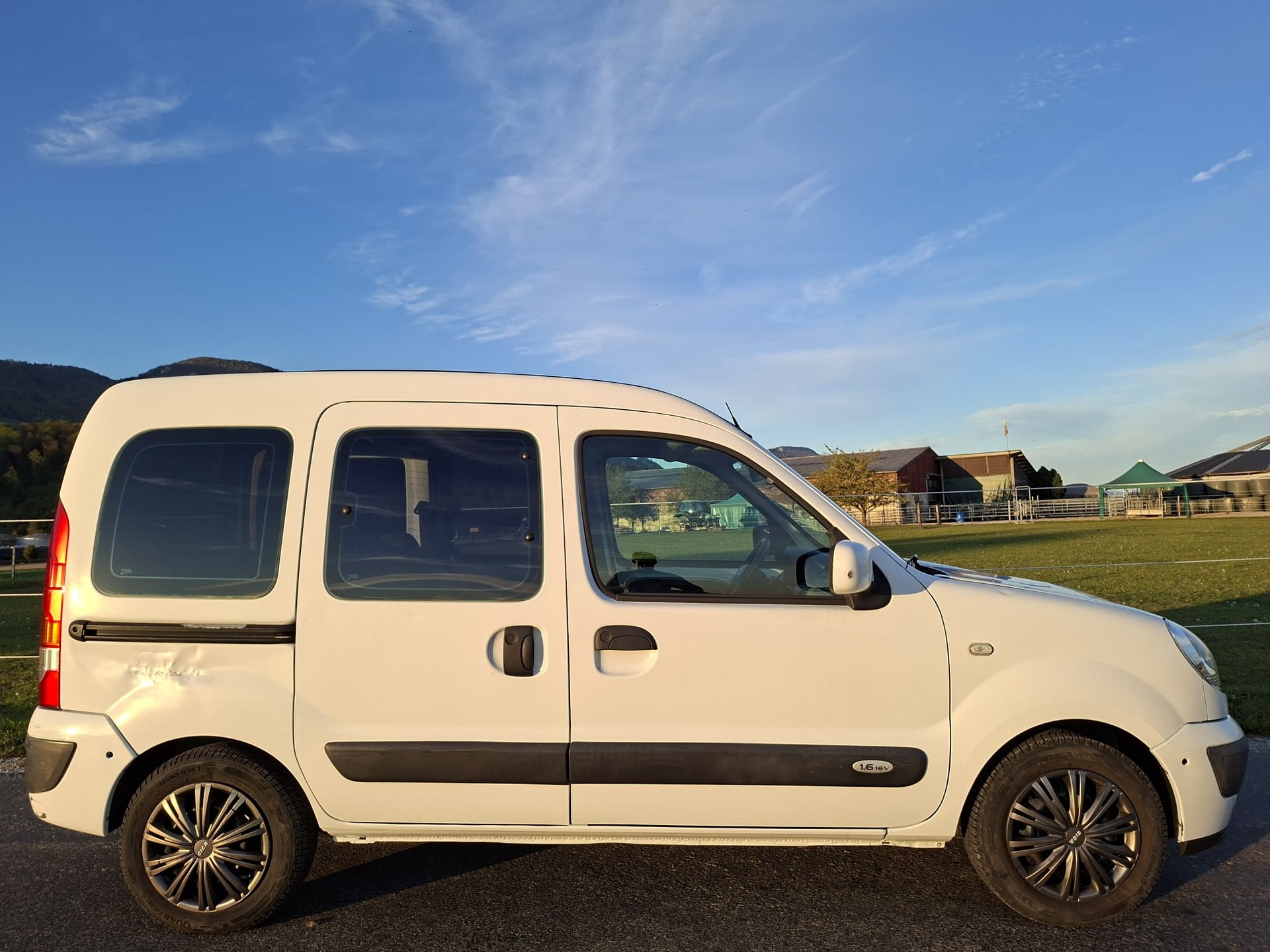 RENAULT Kangoo 1.6 16V Privilège-image-6