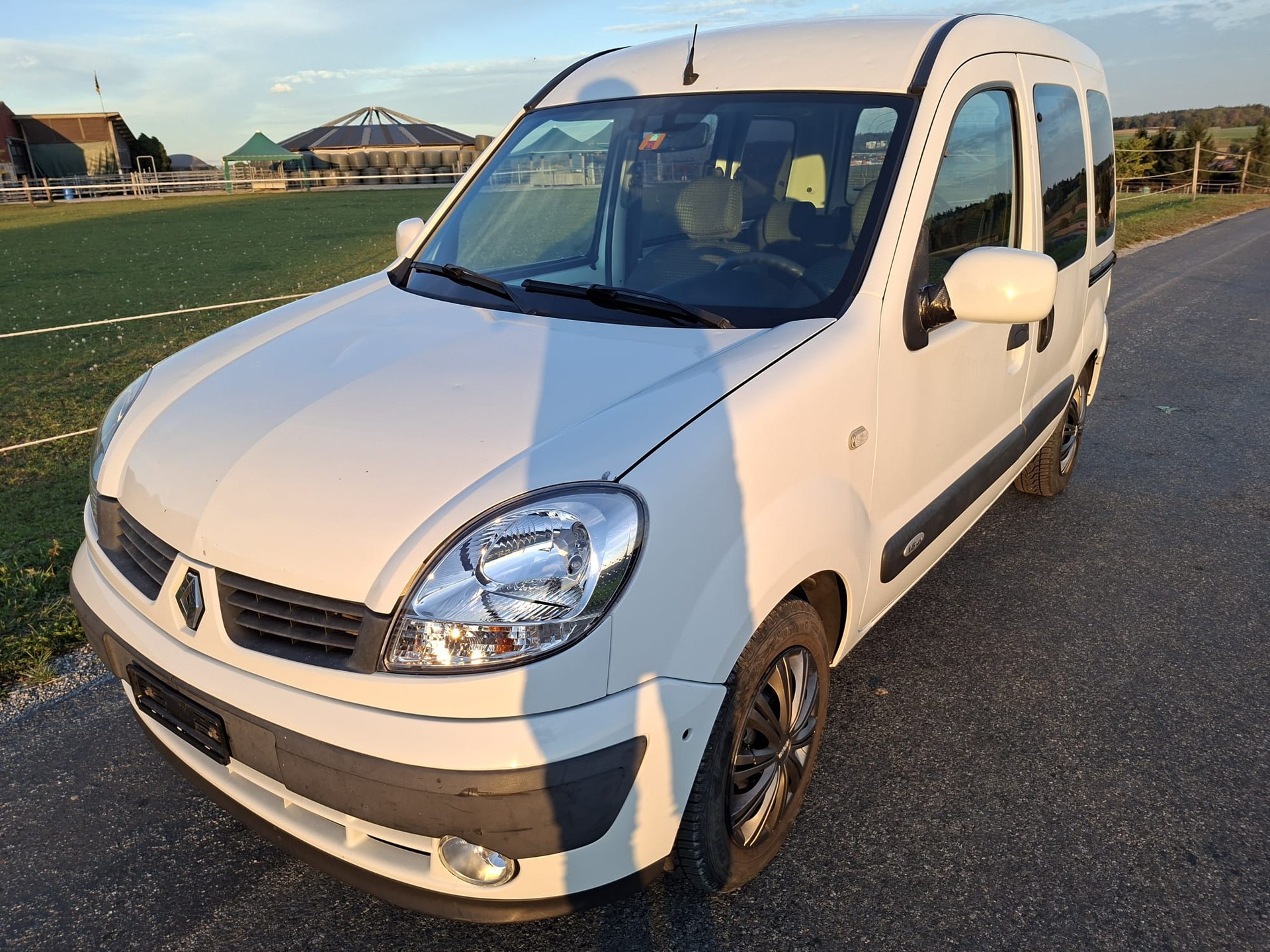 RENAULT Kangoo 1.6 16V Privilège-image-3