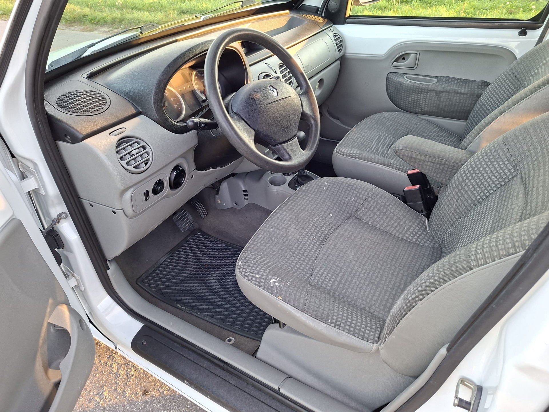 RENAULT Kangoo 1.6 16V Privilège-image-10