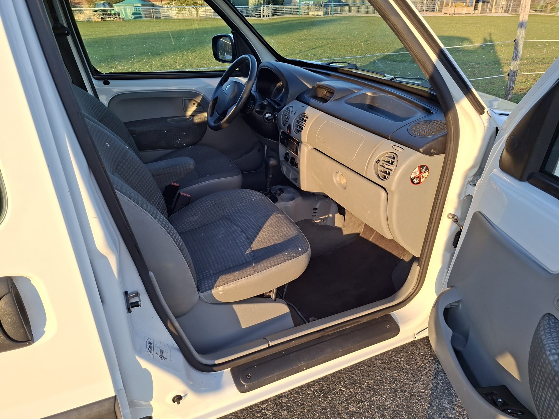 RENAULT Kangoo 1.6 16V Privilège-image-7