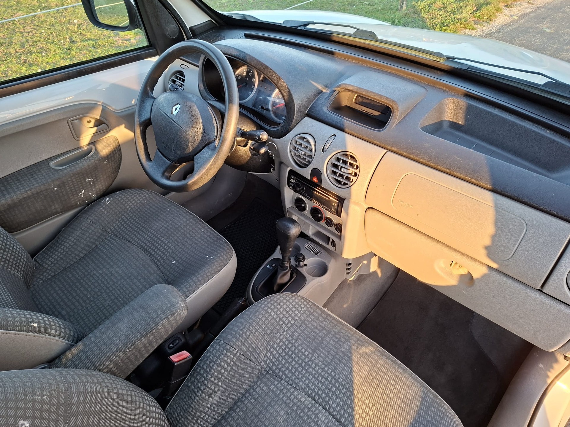 RENAULT Kangoo 1.6 16V Privilège-image-8