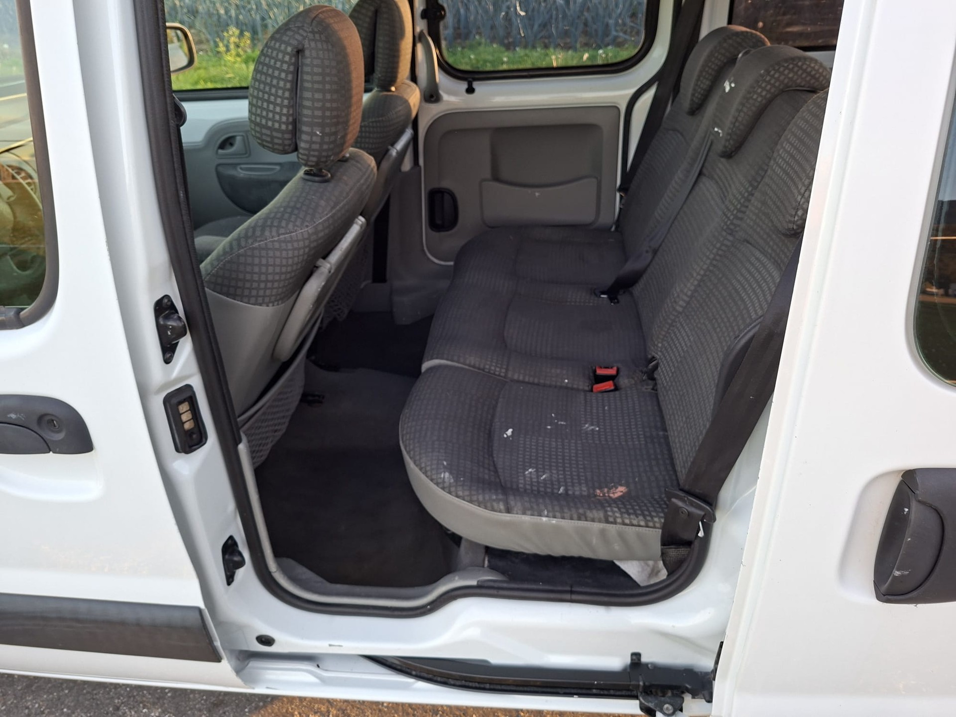 RENAULT Kangoo 1.6 16V Privilège-image-12