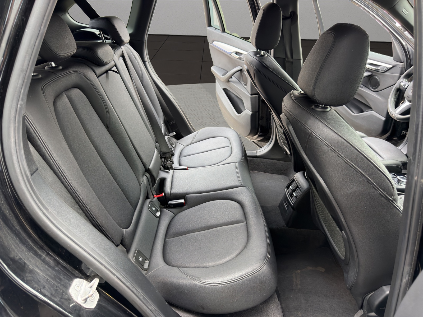 BMW X1 sDrive 18i M Sport Steptronic DSK-image-17
