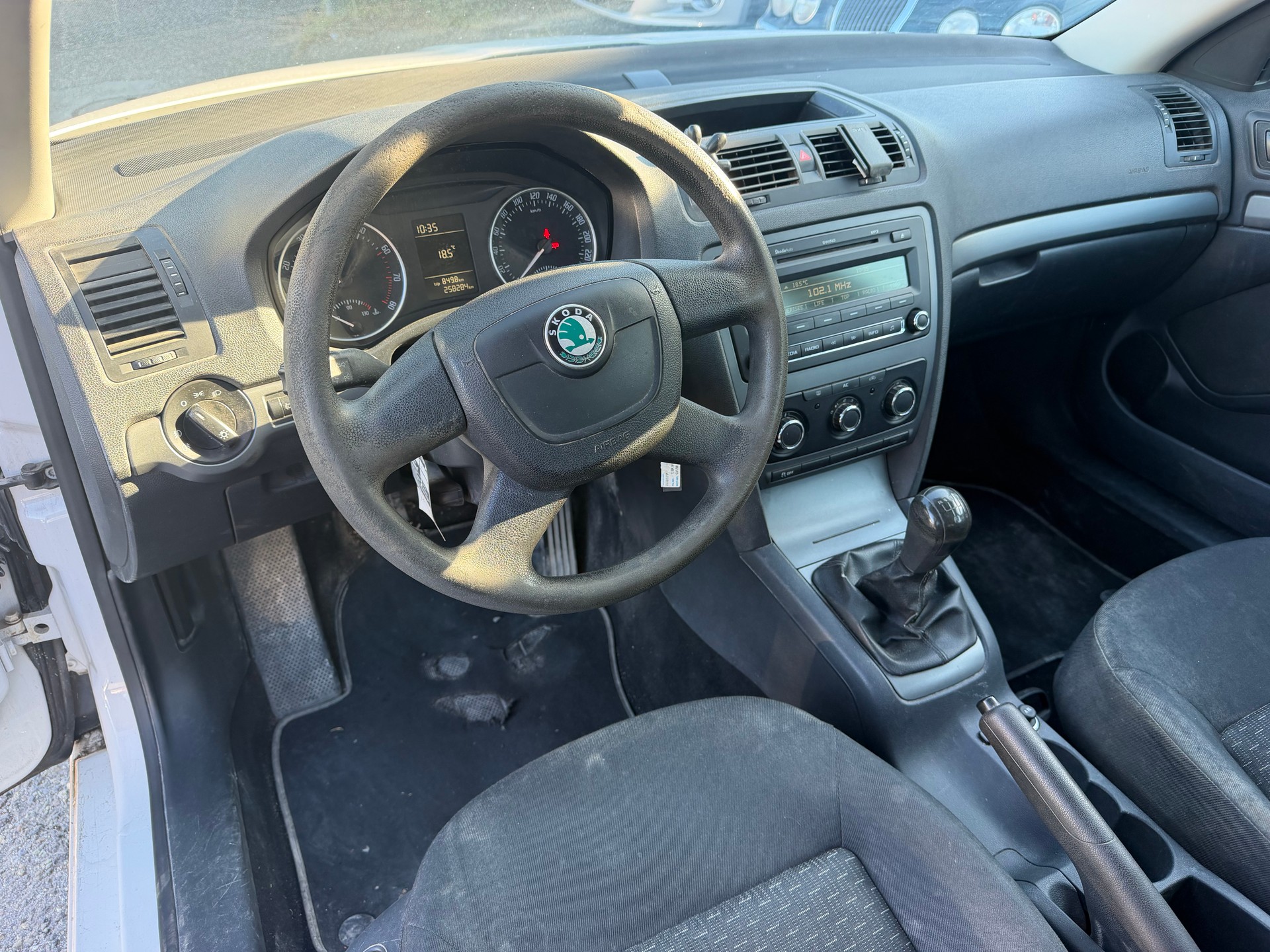 SKODA Octavia Combi 1.2 TSI Family-image-12