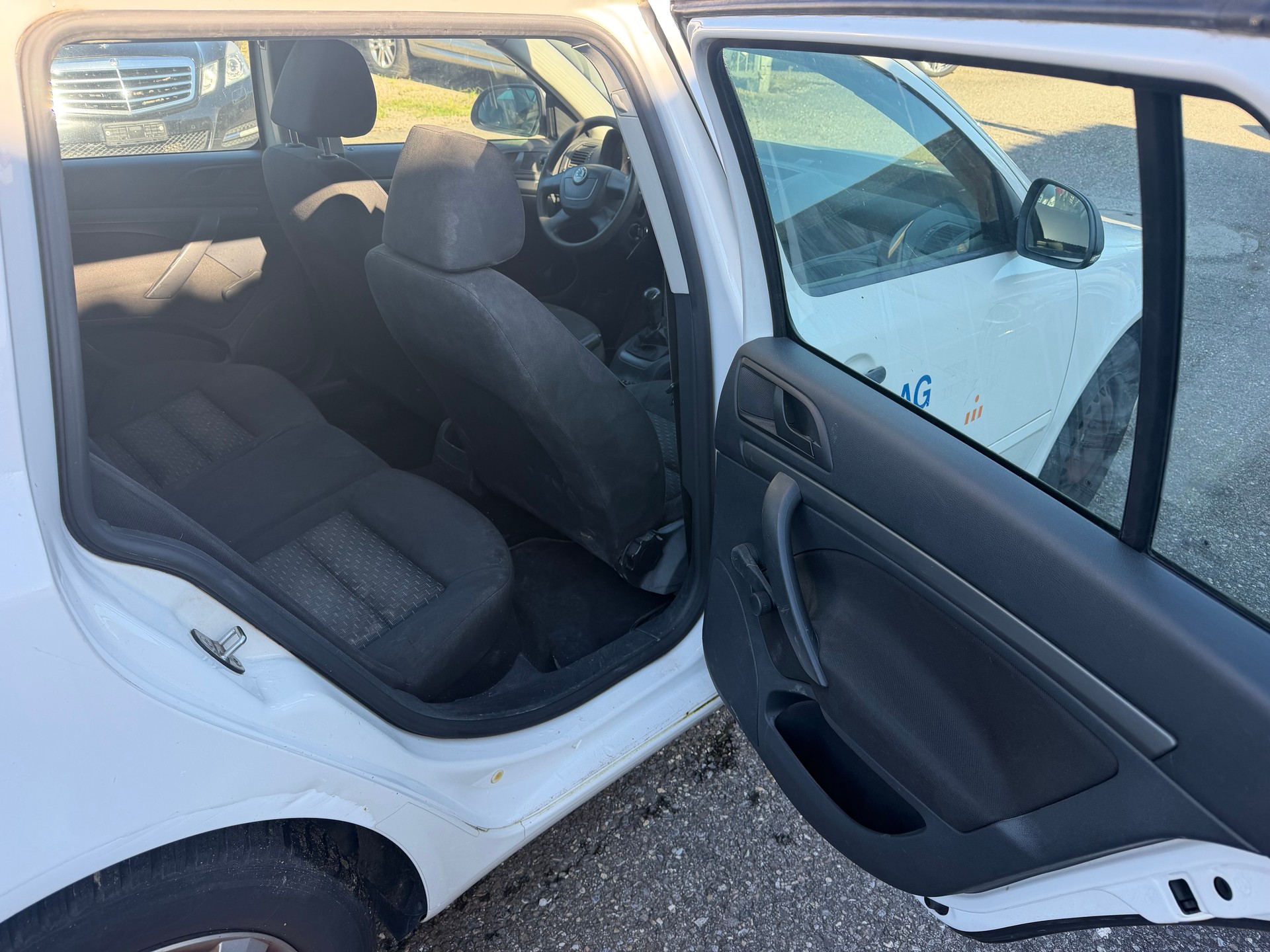 SKODA Octavia Combi 1.2 TSI Family-image-8