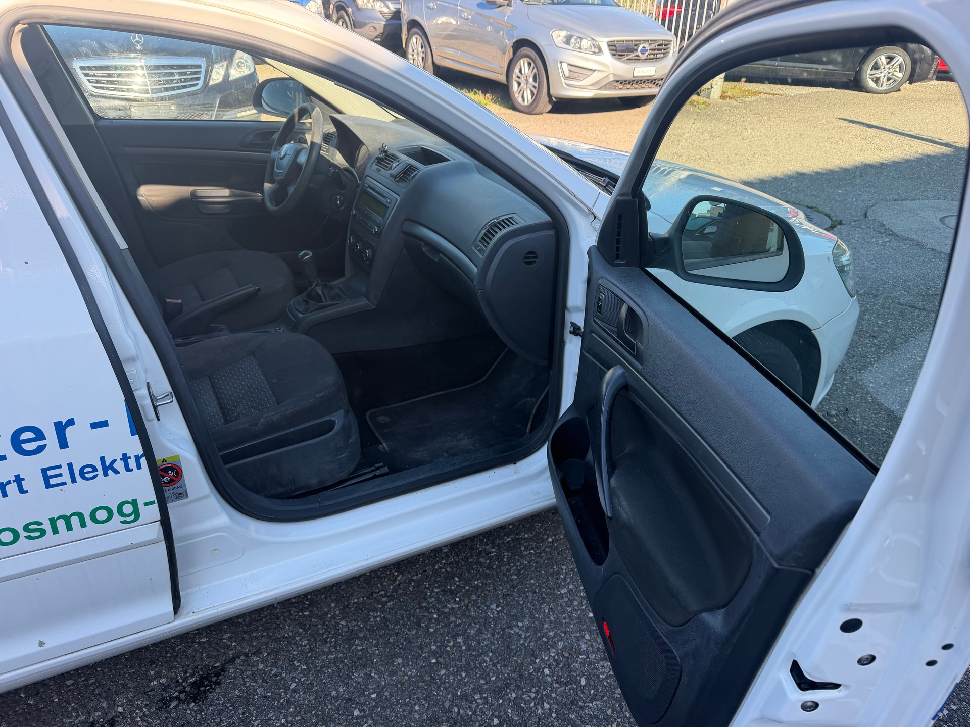 SKODA Octavia Combi 1.2 TSI Family-image-9
