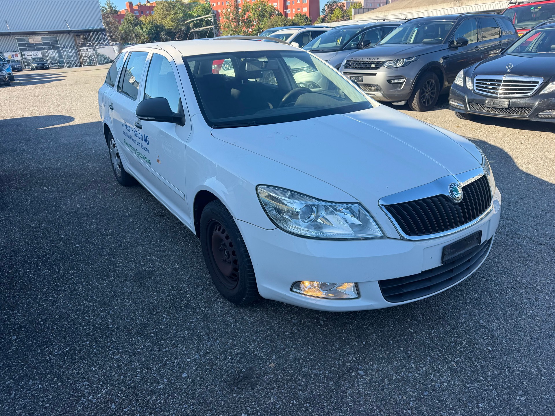 SKODA Octavia Combi 1.2 TSI Family-image-2
