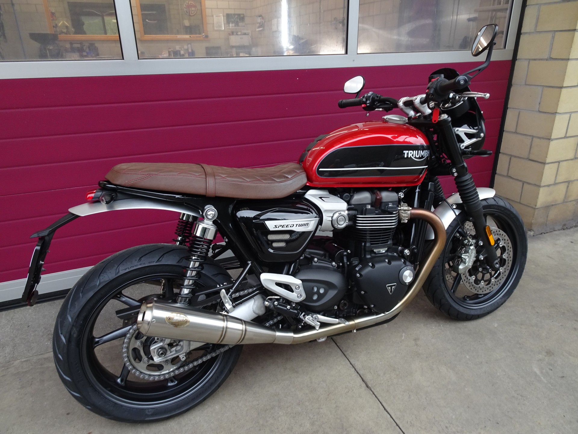 TRIUMPH Speed Twin 1200-showroom-element-3