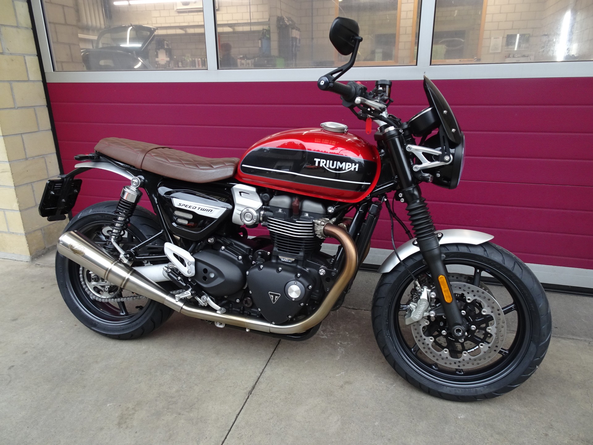TRIUMPH Speed Twin 1200-showroom-element-2