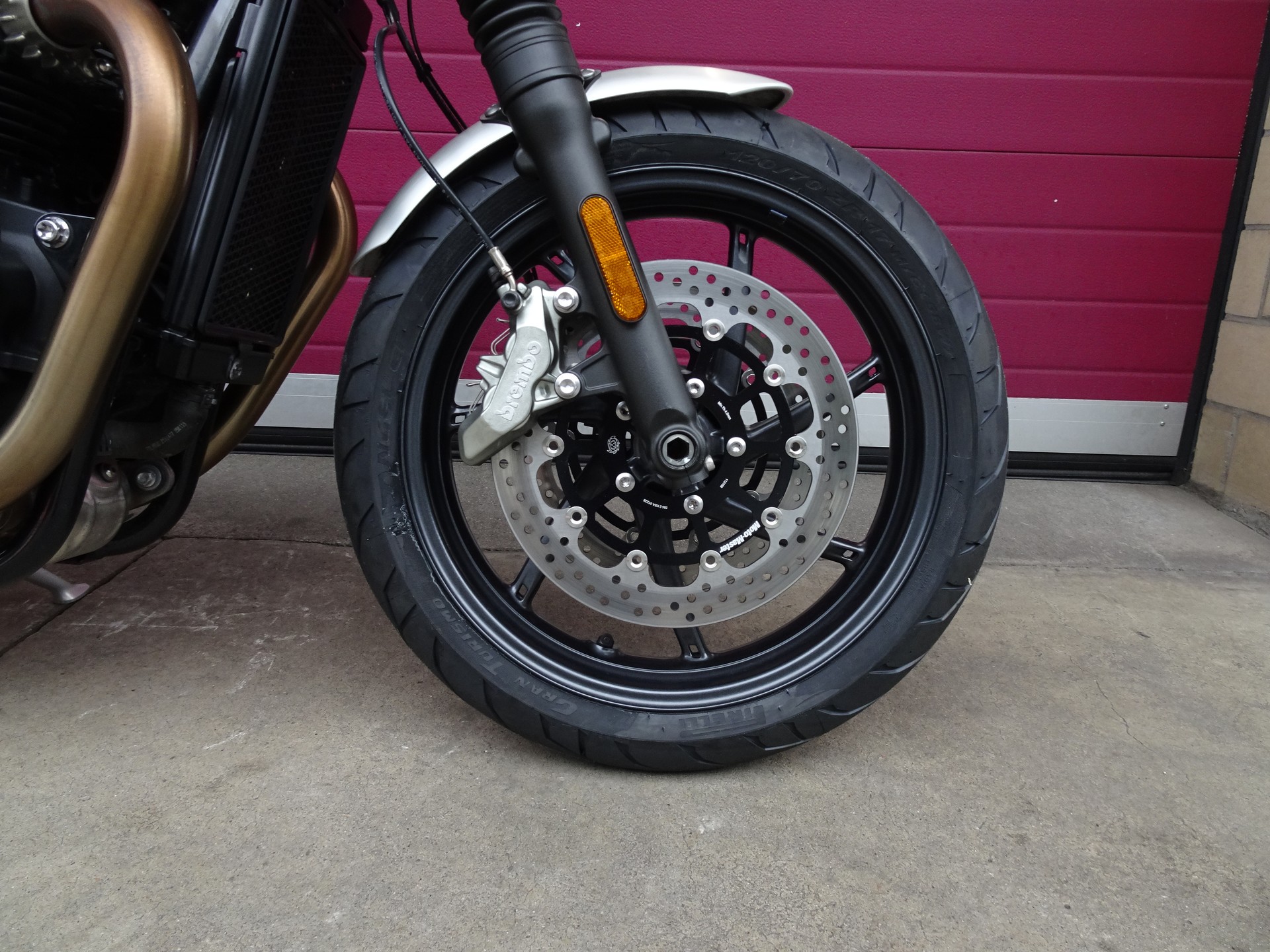 TRIUMPH Speed Twin 1200-showroom-element-1
