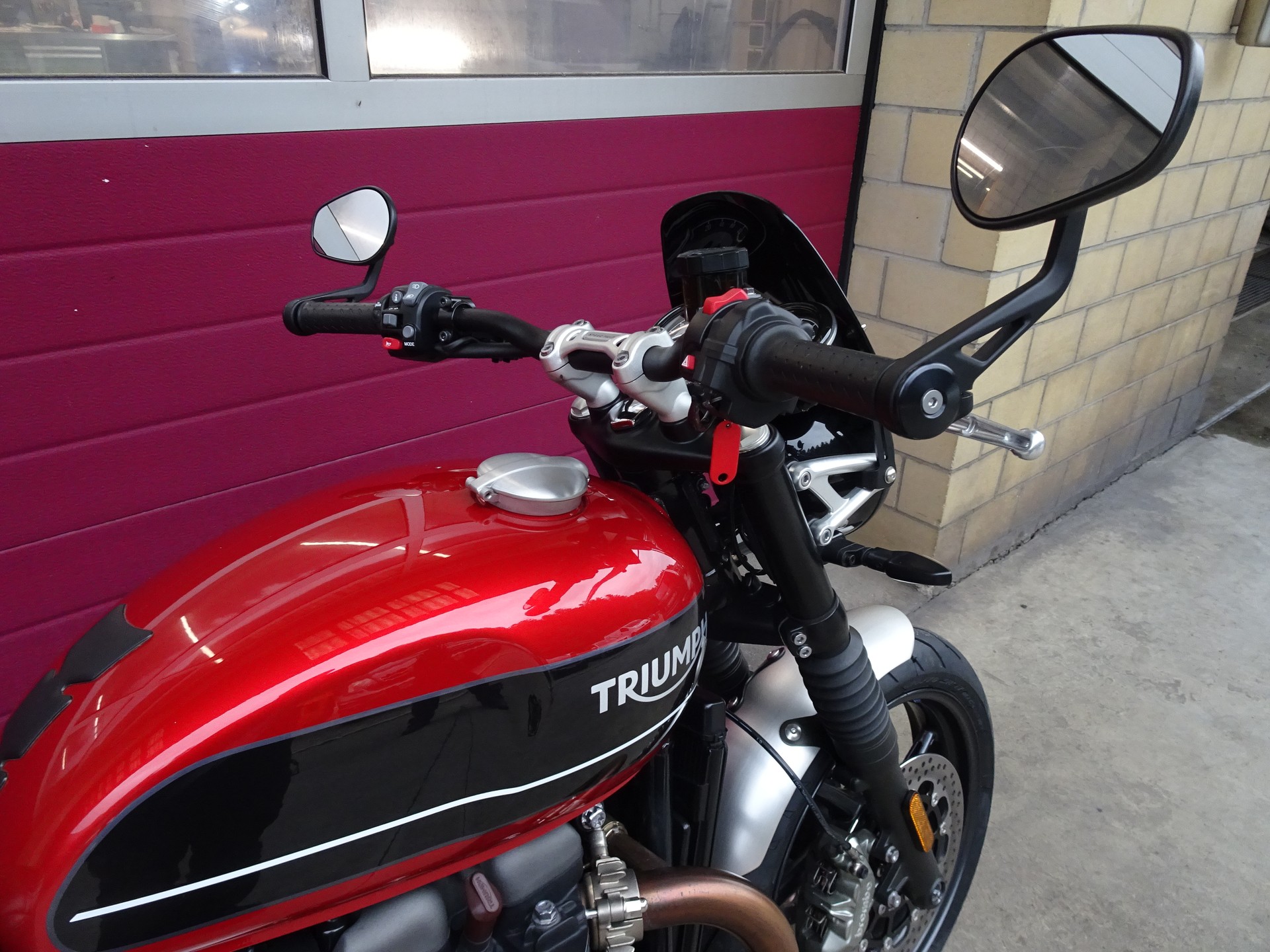 TRIUMPH Speed Twin 1200-image-4