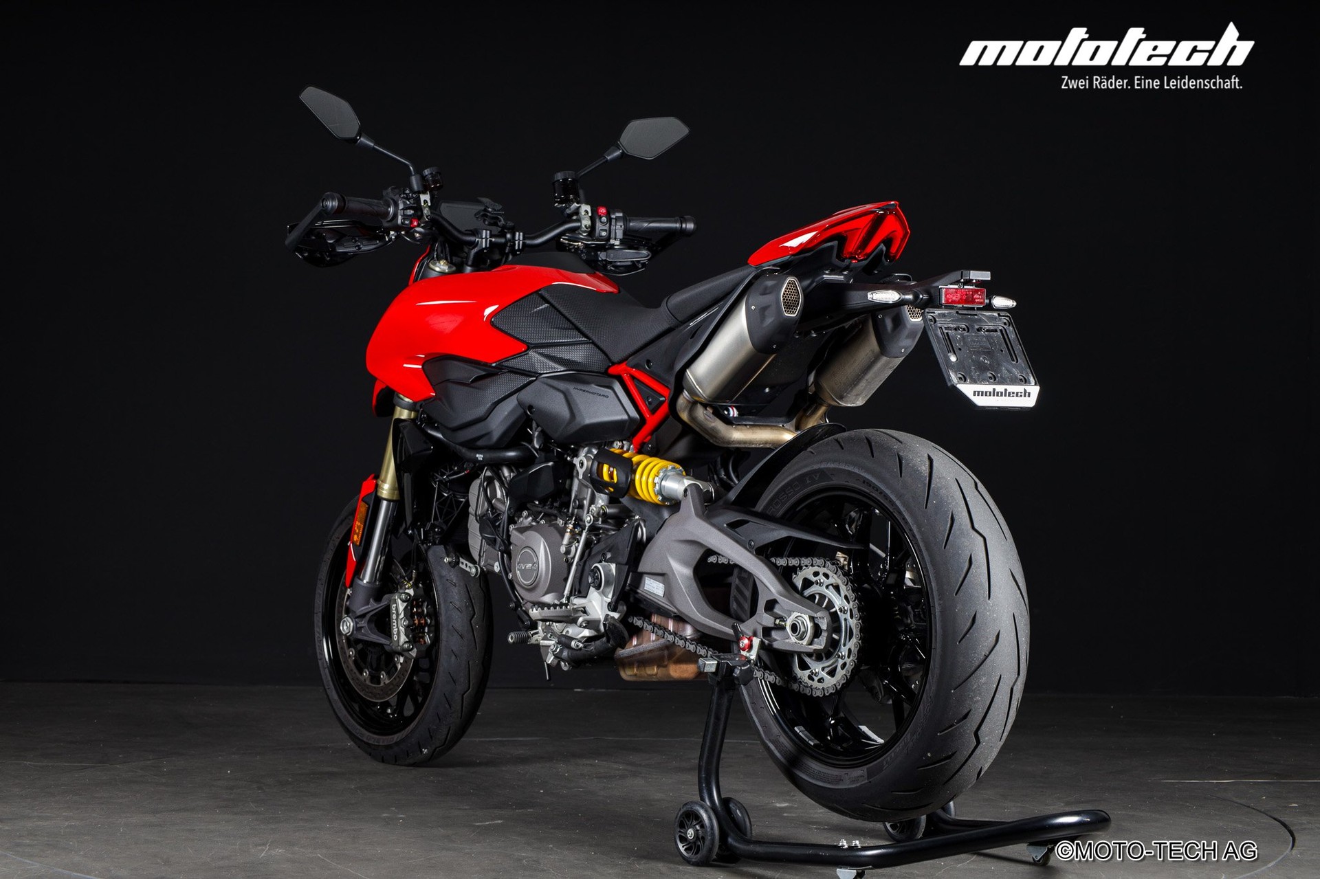 DUCATI Hypermotard V2 (88kW)-showroom-element-3