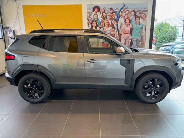 DACIA Duster HEV 155 Extreme-image-3