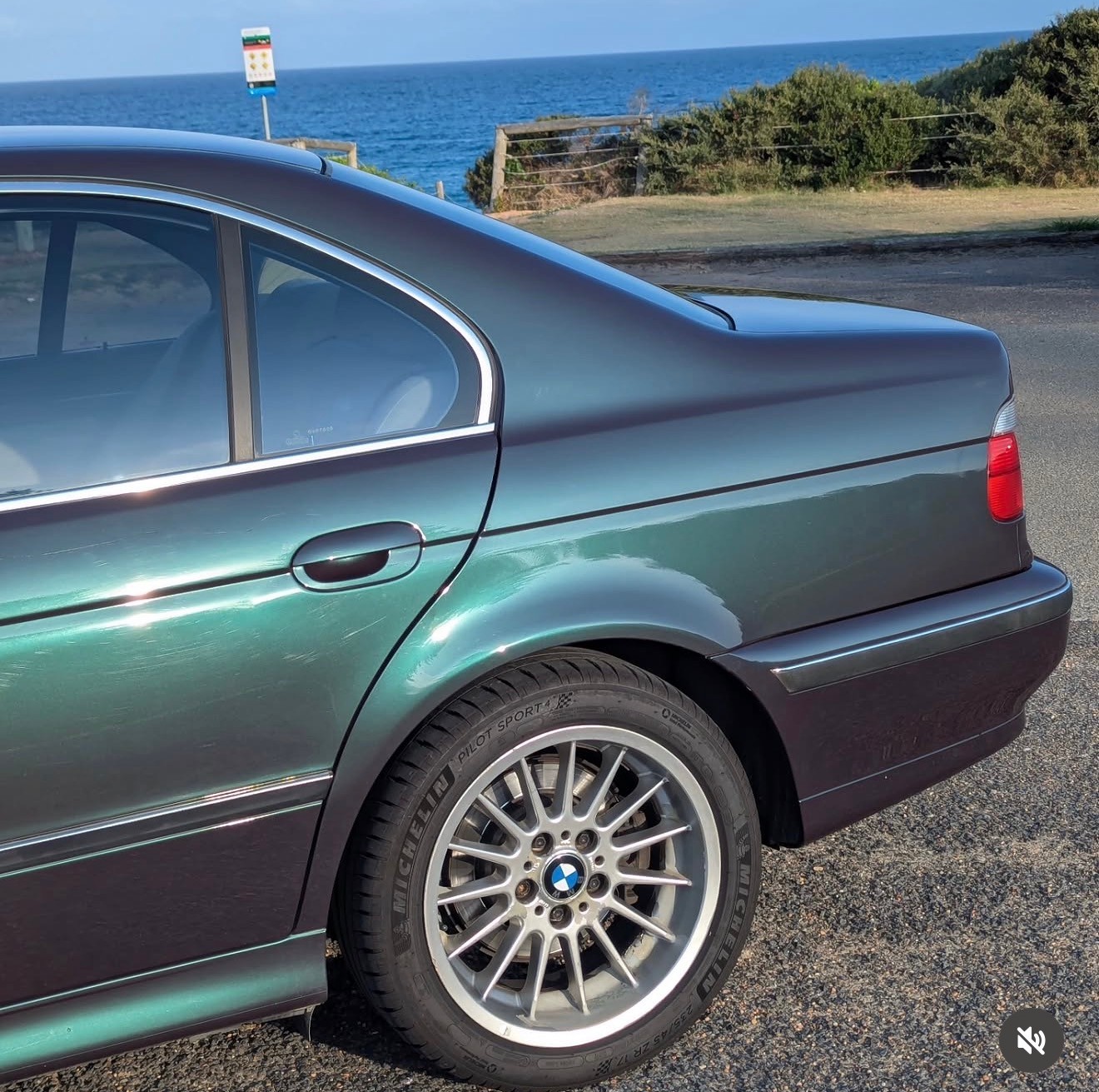 BMW 528i-image-3