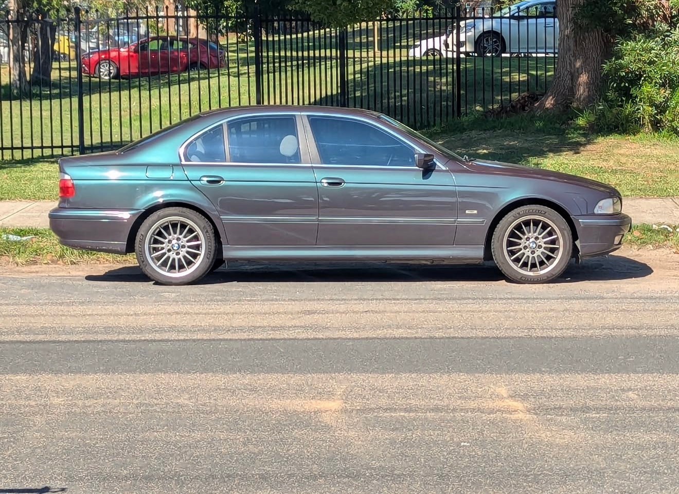 BMW 528i-image-0