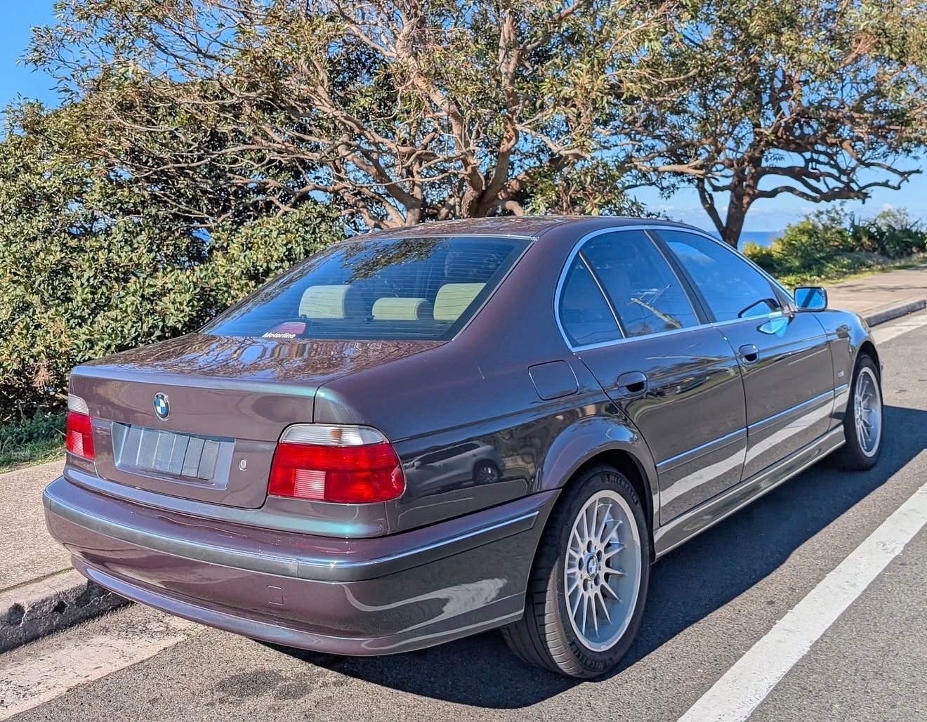 BMW 528i-image-2