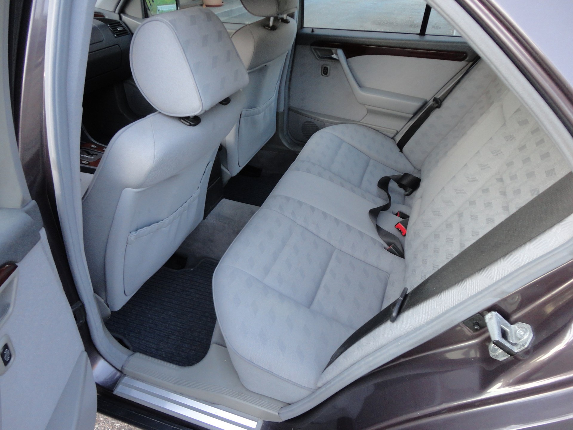 MERCEDES-BENZ C 250 TD Elégance-image-7