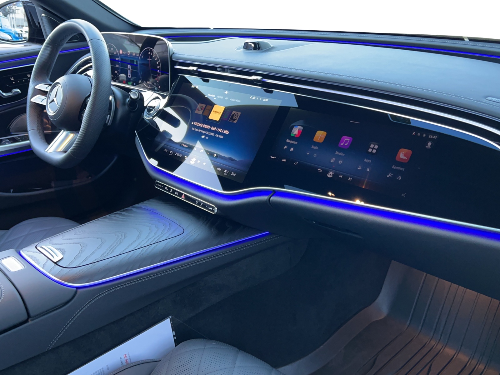 MERCEDES-BENZ E 400 e 4Matic 9G-Tronic-image-16