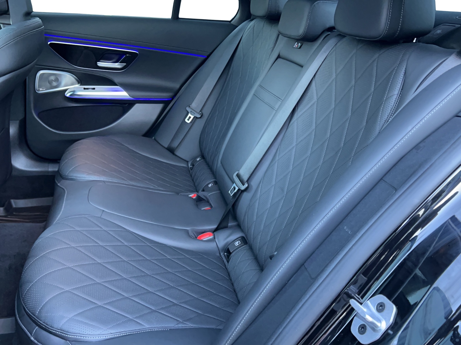 MERCEDES-BENZ E 400 e 4Matic 9G-Tronic-image-17