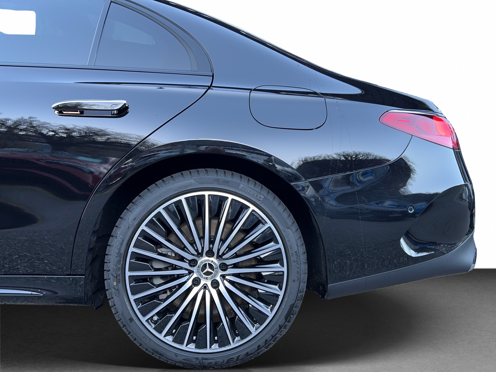 MERCEDES-BENZ E 400 e 4Matic 9G-Tronic-image-22