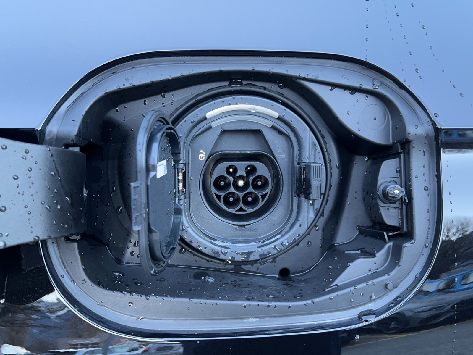 MERCEDES-BENZ E 400 e 4Matic 9G-Tronic-image-23