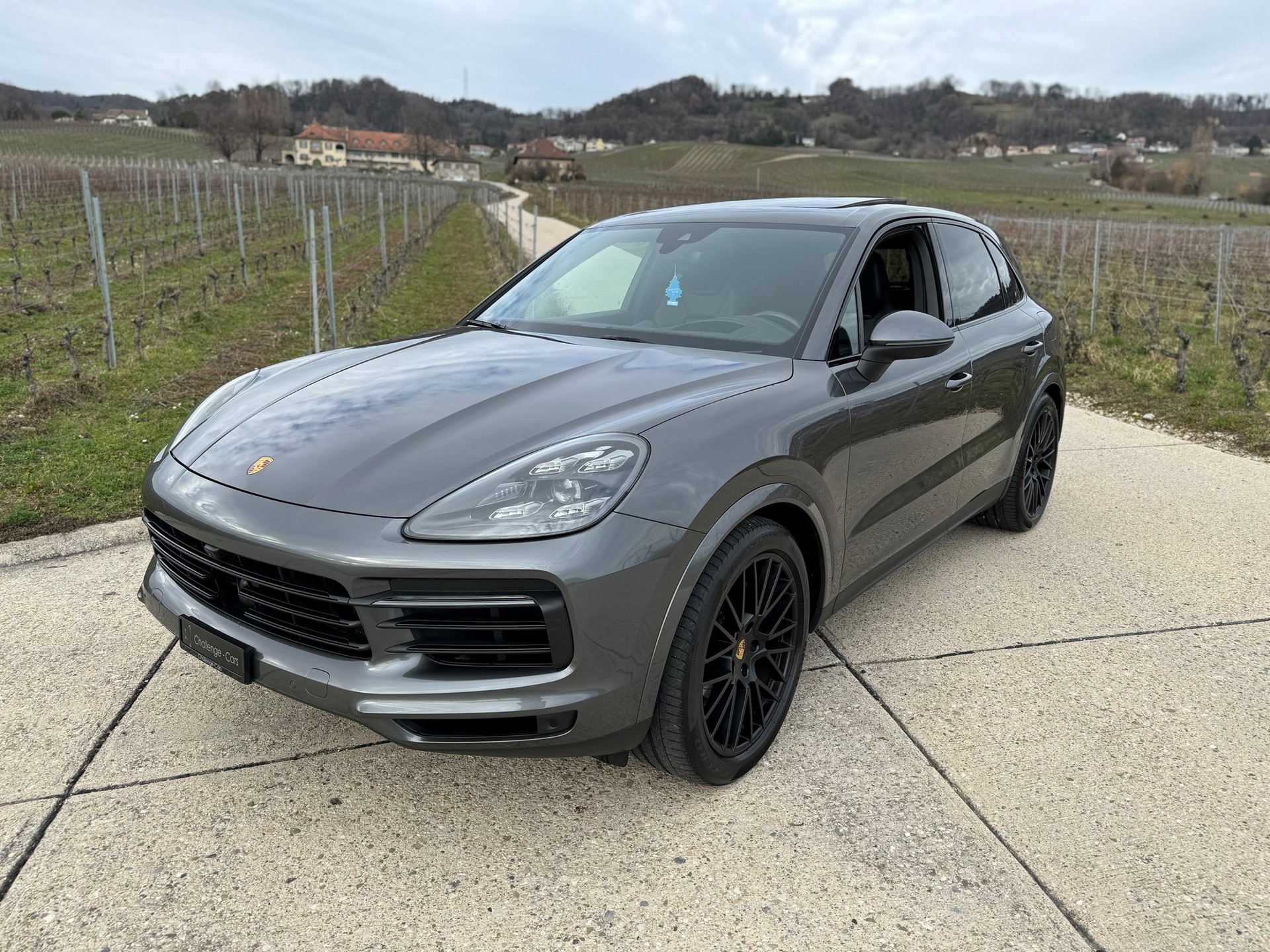 PORSCHE Cayenne E-Hybrid-showroom-element-1
