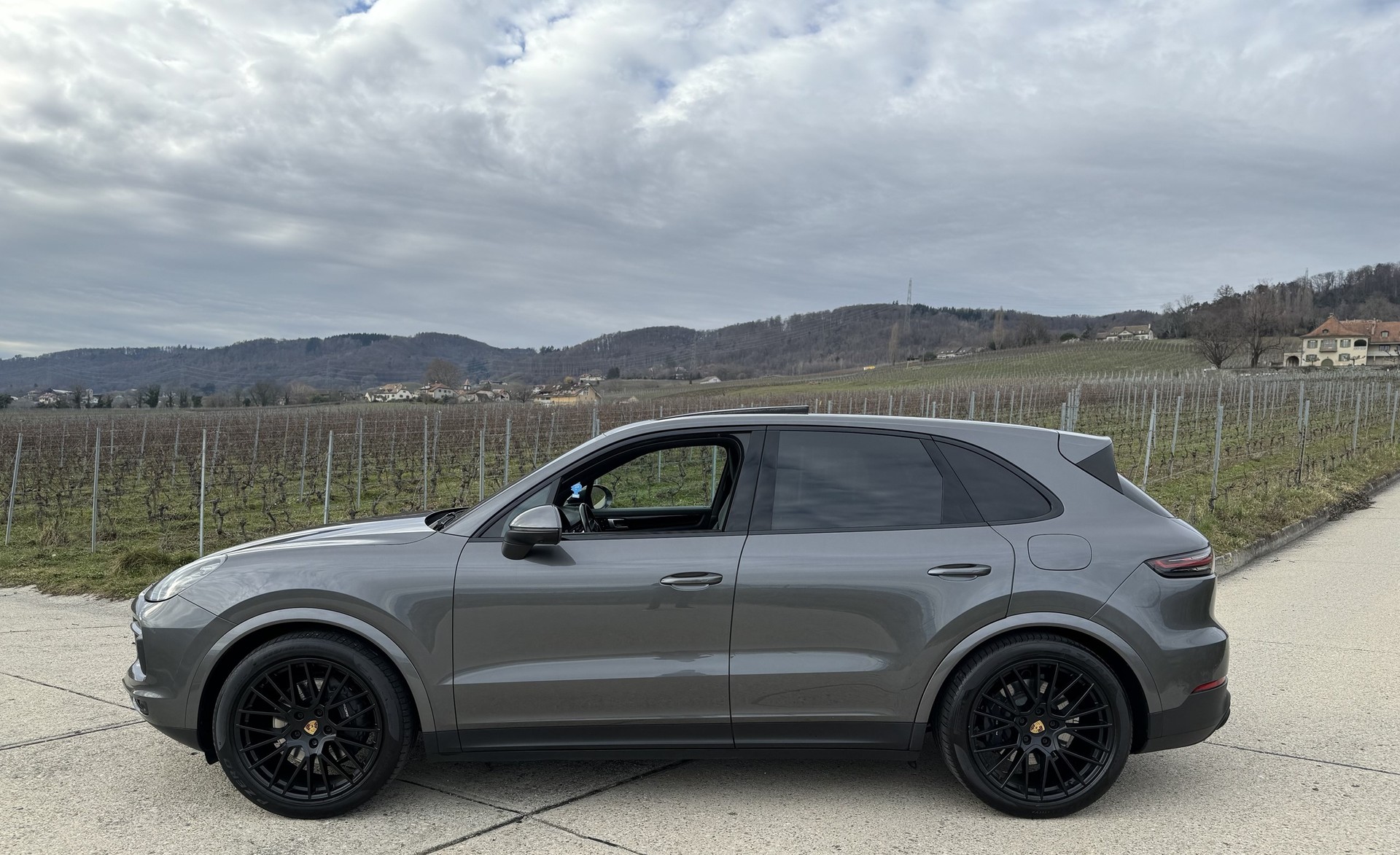 PORSCHE Cayenne E-Hybrid-showroom-element-3