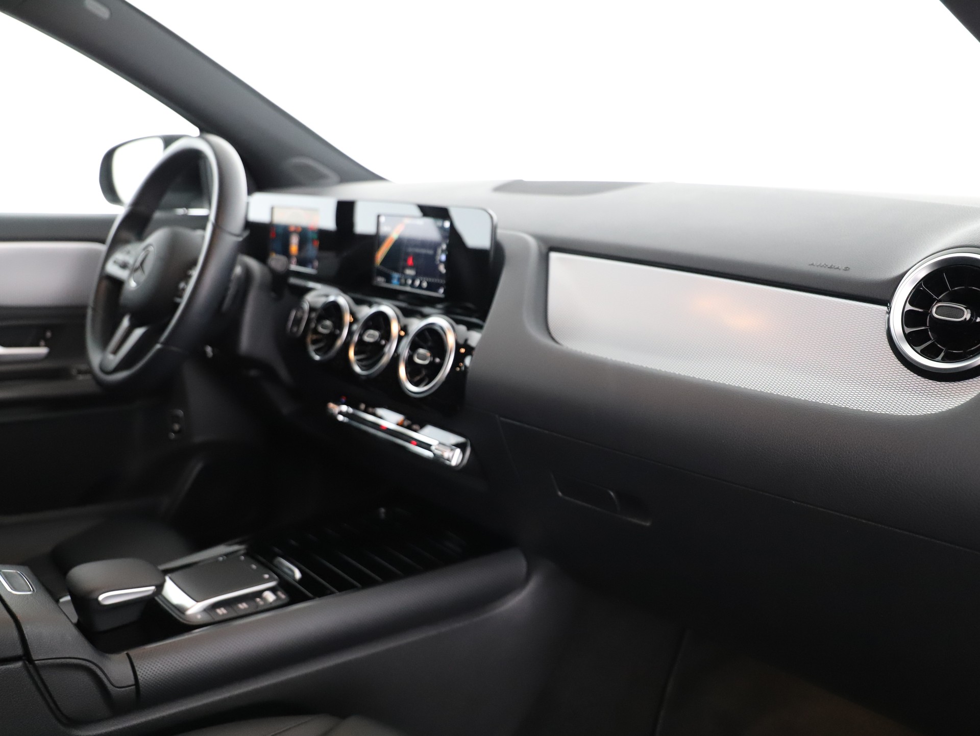 MERCEDES-BENZ GLA 200d Style 4Matic-image-11
