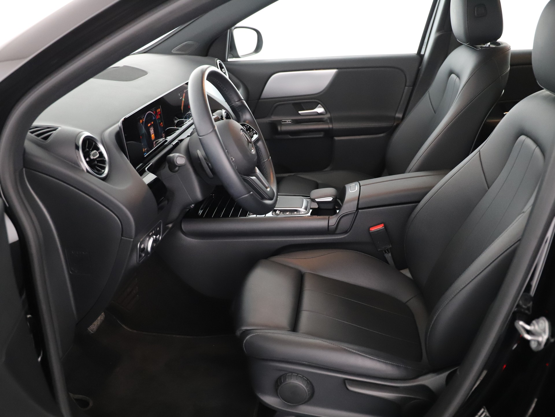 MERCEDES-BENZ GLA 200d Style 4Matic-image-10