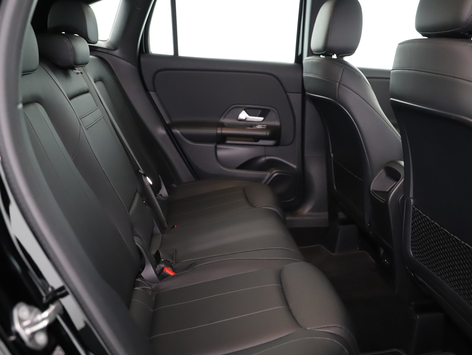 MERCEDES-BENZ GLA 200d Style 4Matic-image-9