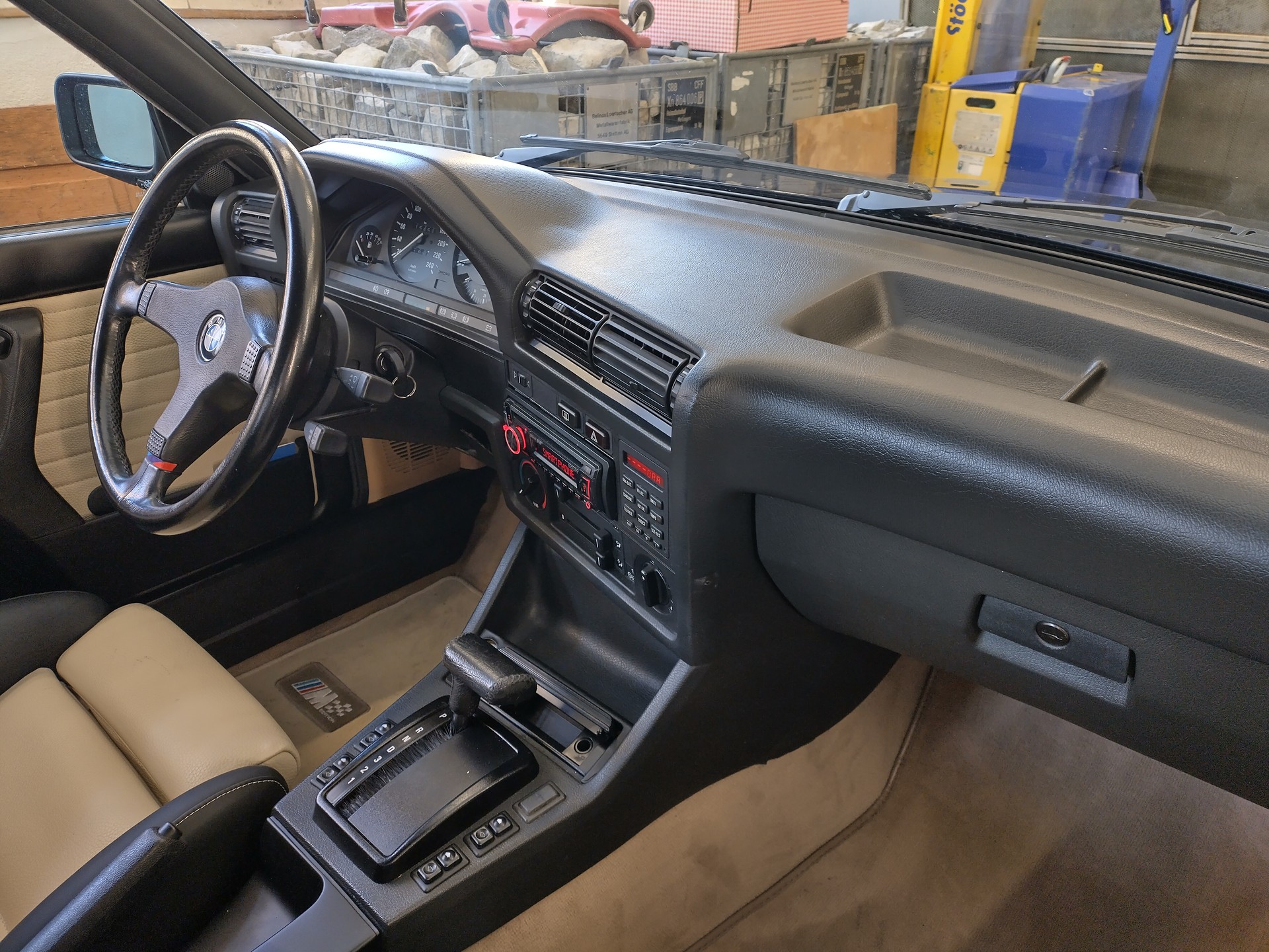 BMW e30 325i A Cabrio-image-7