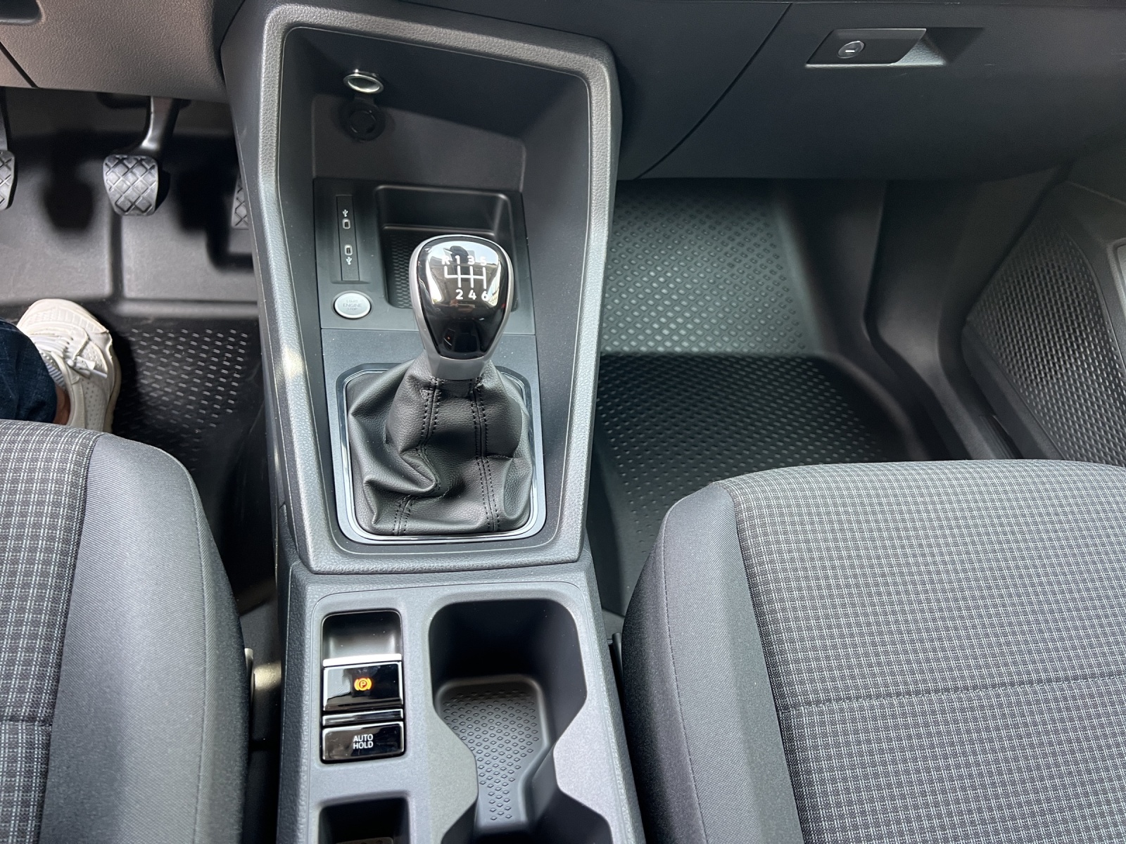 VW Caddy Cargo 1.5 TSI Entry-image-12